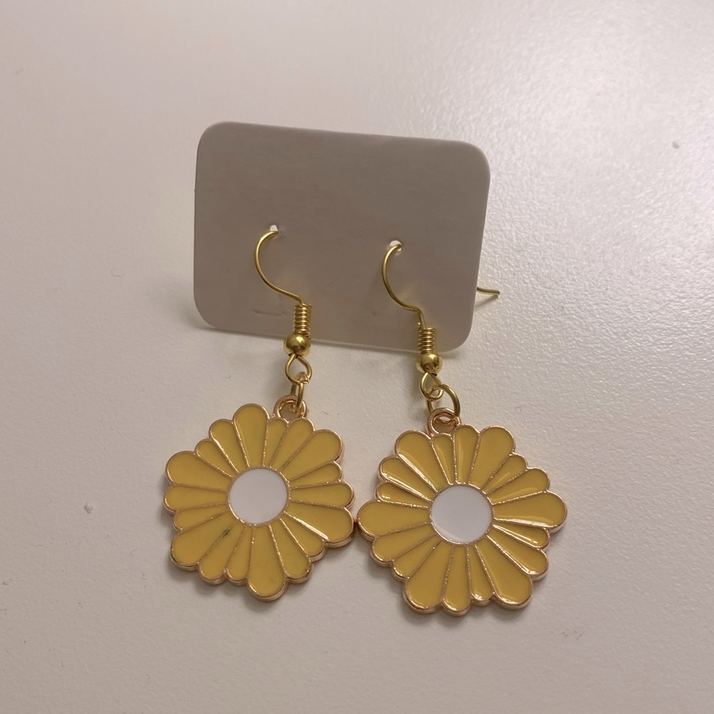 🌟4/$25🌟 Yellow Flower Earrings